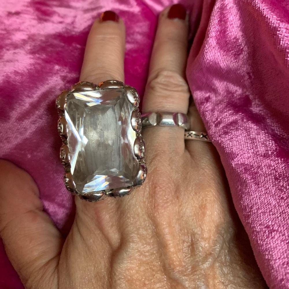 Gorgeous rhinestone statement ring